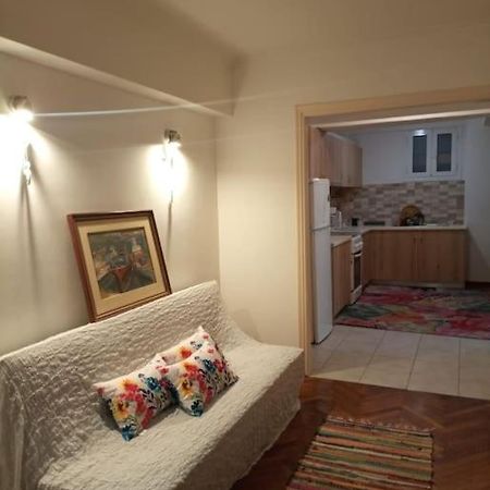 Romantic Apartment Ideal For Women! Атина Екстериор снимка