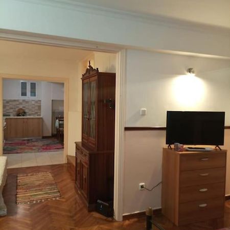 Romantic Apartment Ideal For Women! Атина Екстериор снимка
