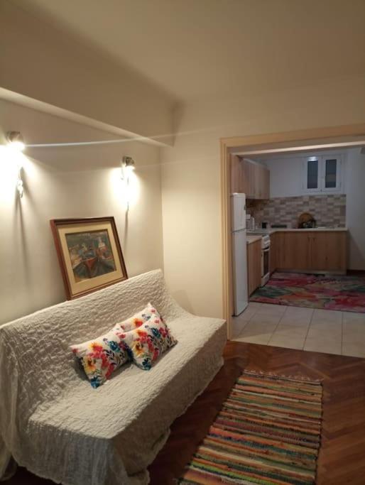 Romantic Apartment Ideal For Women! Атина Екстериор снимка