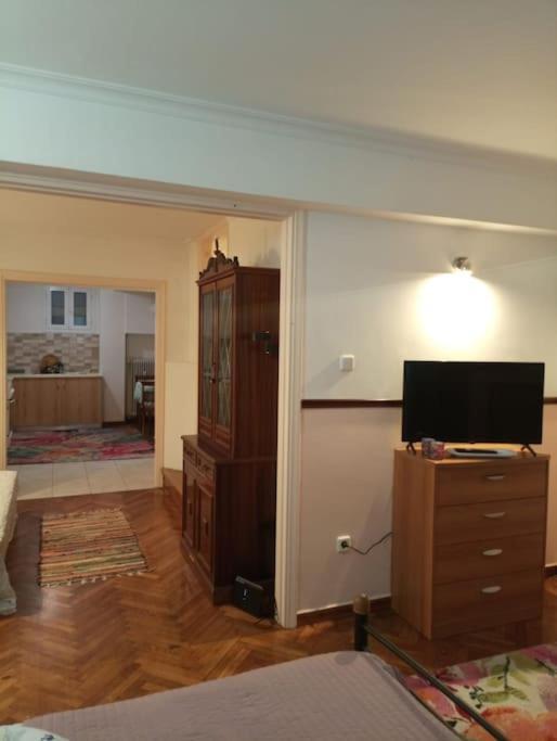Romantic Apartment Ideal For Women! Атина Екстериор снимка