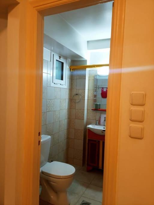 Romantic Apartment Ideal For Women! Атина Екстериор снимка