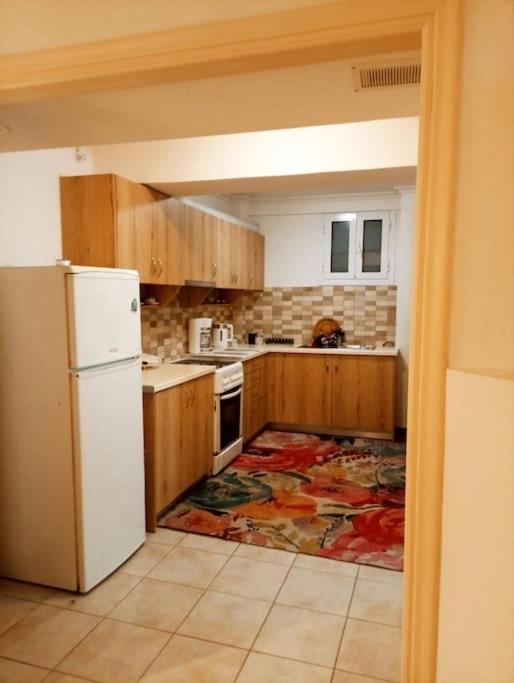 Romantic Apartment Ideal For Women! Атина Екстериор снимка