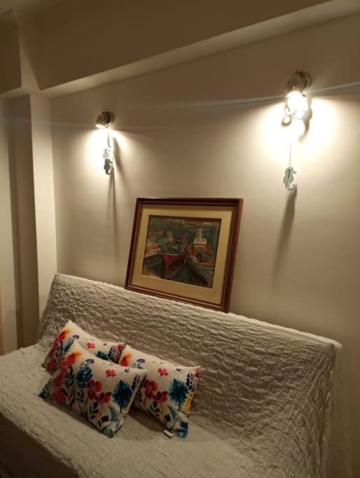 Romantic Apartment Ideal For Women! Атина Екстериор снимка