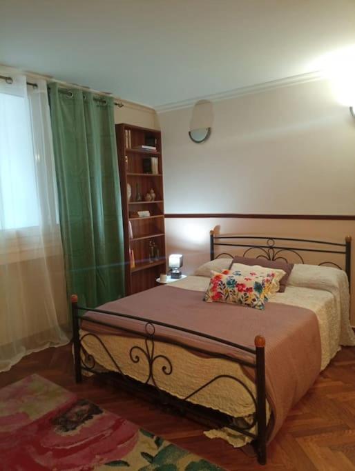 Romantic Apartment Ideal For Women! Атина Екстериор снимка