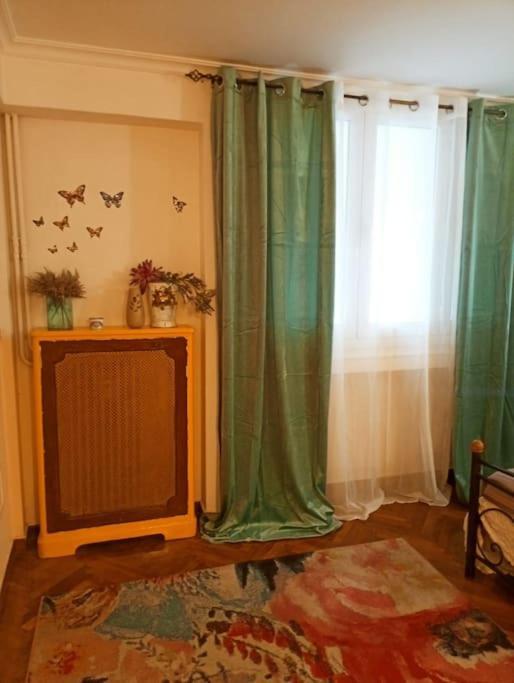 Romantic Apartment Ideal For Women! Атина Екстериор снимка